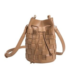NWOT MELIE BIANCO VEGAN LEATHER BAG - JODY
Woven bucket crossbody